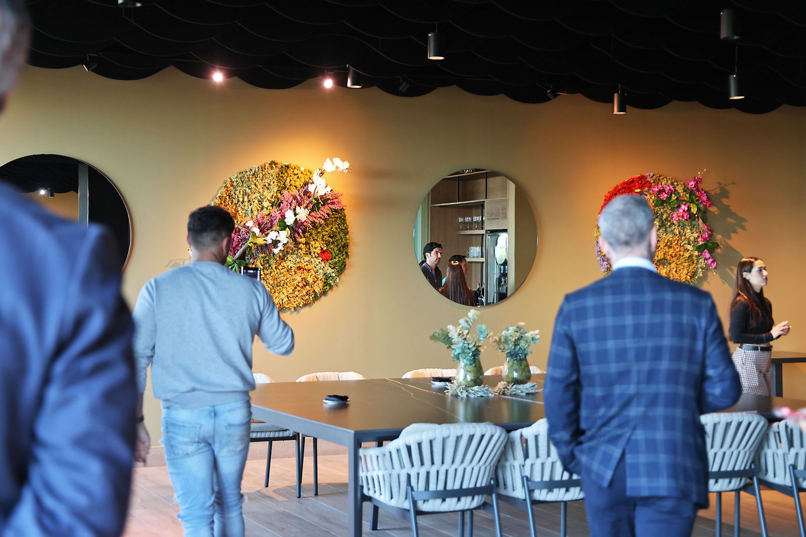 Movitransa presenta los nuevos modelos de BMW IX2 y el X2 en el complejo deportivo Lamiya