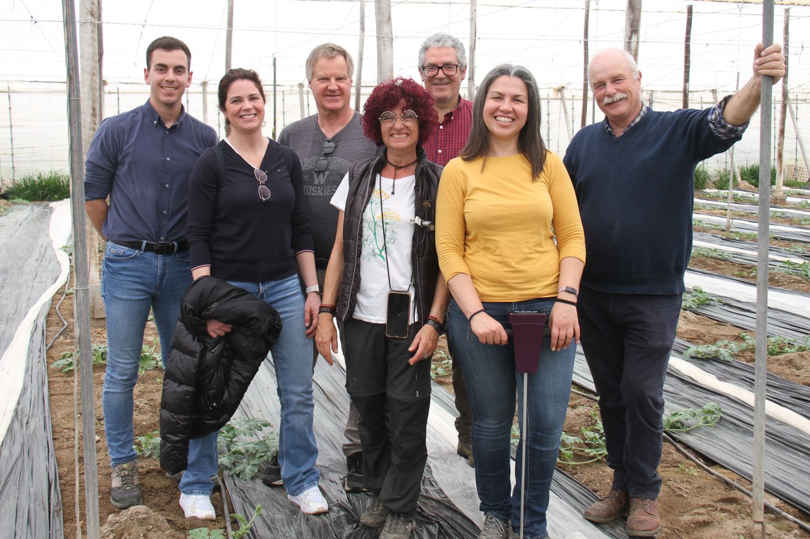 Foto en el invernadero de Esther Molina, agricultora de Coprohníjar, S.C.A.