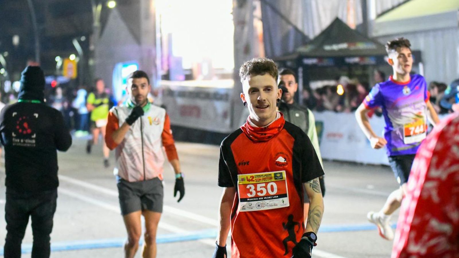 En imágenes: búscate en tu llegada a meta de la Carrera de San Antón 2025 (2)