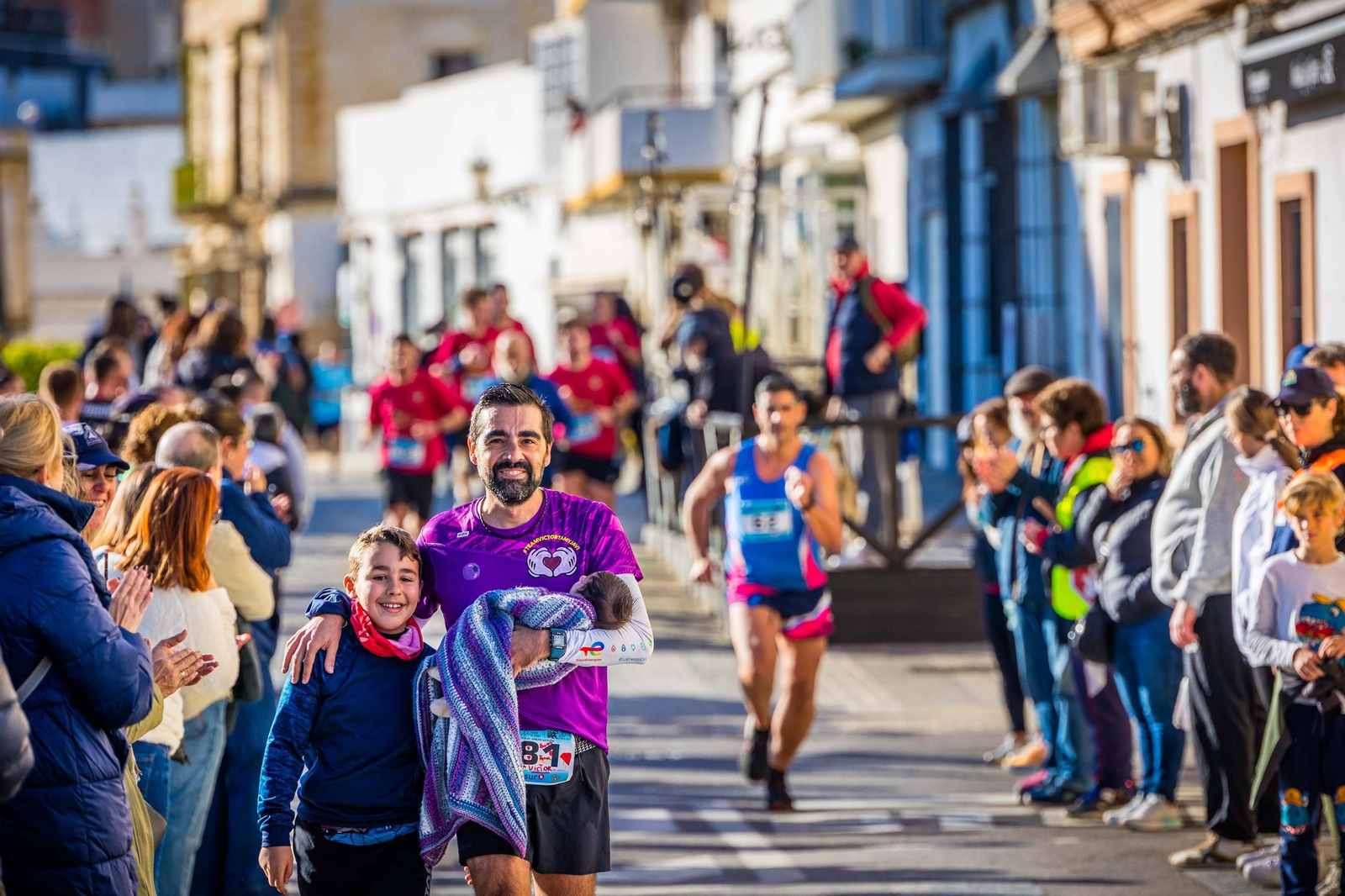 Gran ambiente en la Carrera Solidaria de la Divina Pastora en San Fernando