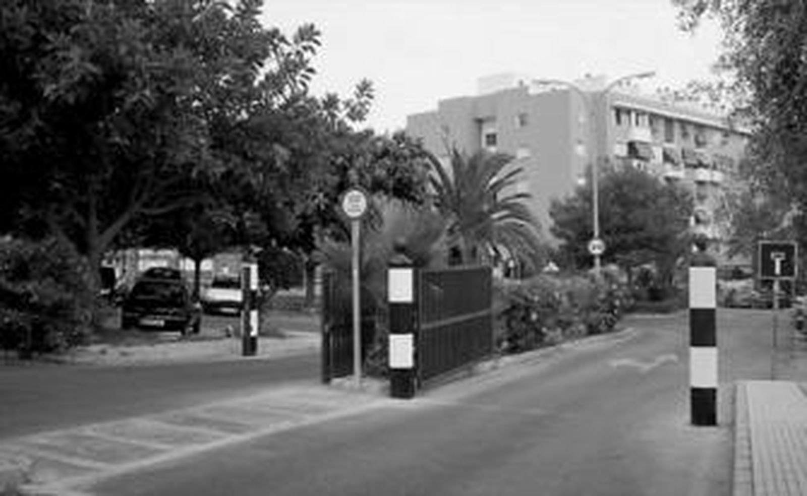 Acceso a la entrada de la urbanización Calaflores, cuyos vecinos se manifestaron el año pasado.