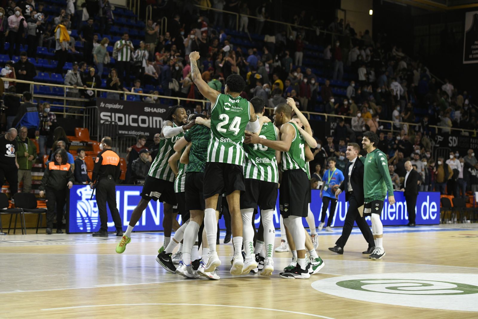 Las imágenes de la fiesta del Coosur Betis