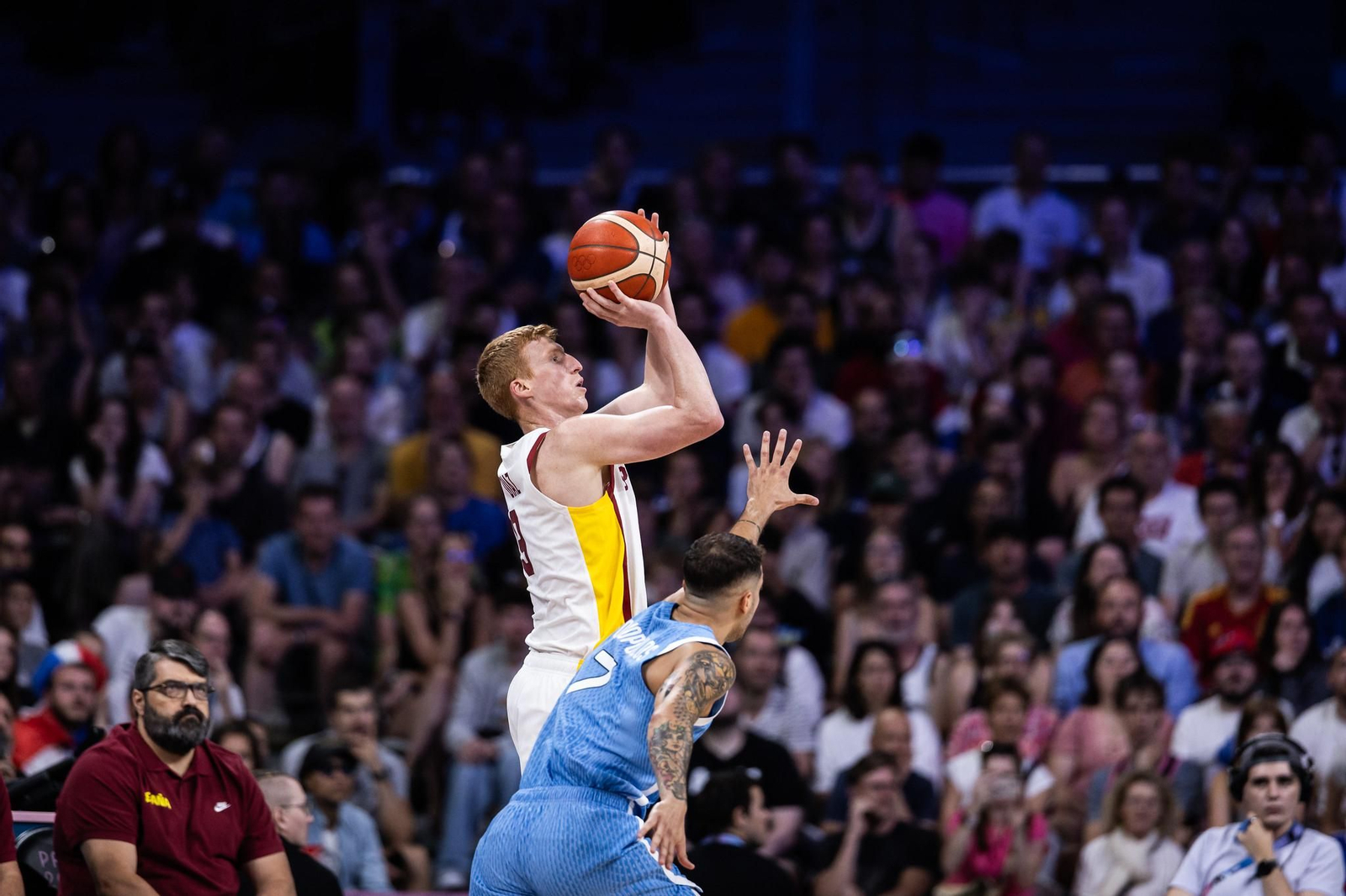 Alberto Díaz hace trabajo sucio y España se agarra a París tras ganar a Grecia (84-77)