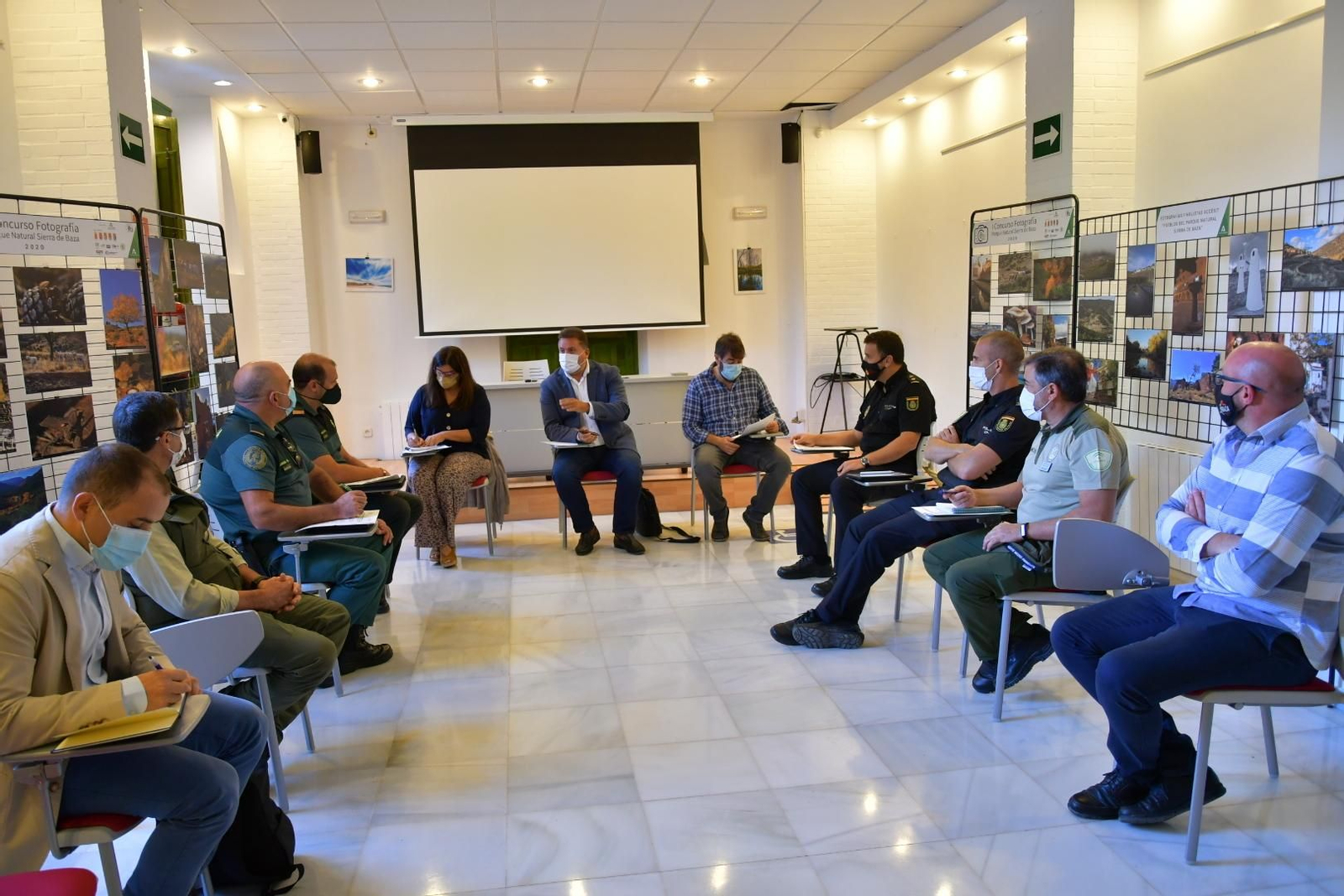 Reunión informativa con los cuerpos y fuerzas de seguridad que extienden su trabajo de vigilancia por el Parque Natural de la Sierra de Baza