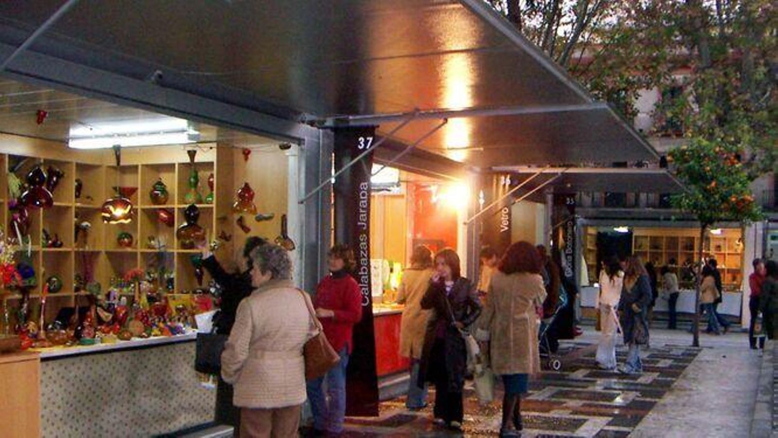 Mercado de la Artesanía en Plaza Nueva de Sevilla