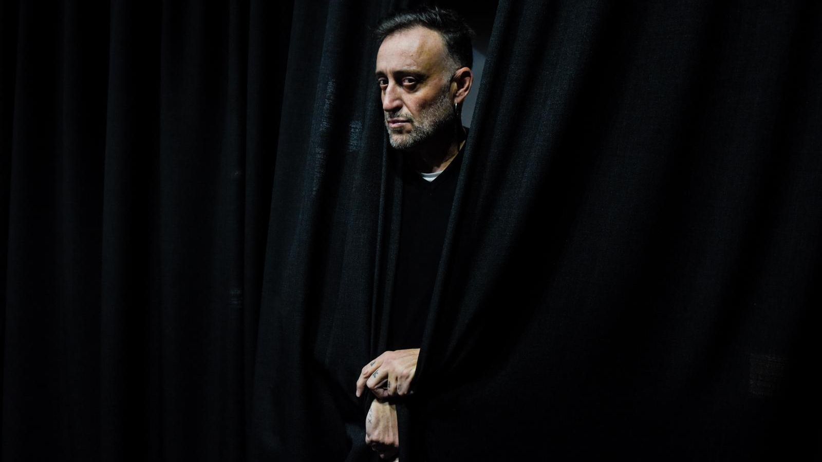 El diseñador Roberto Diz en su tienda de Sevilla.