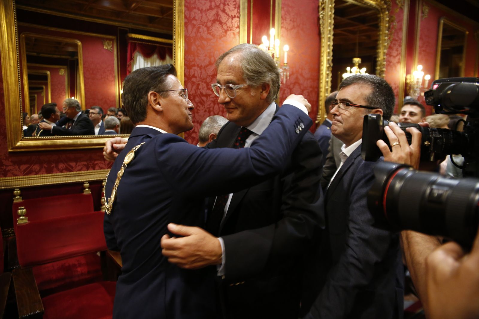 Las imágenes de la jornada de constitución del Ayuntamiento de Granada