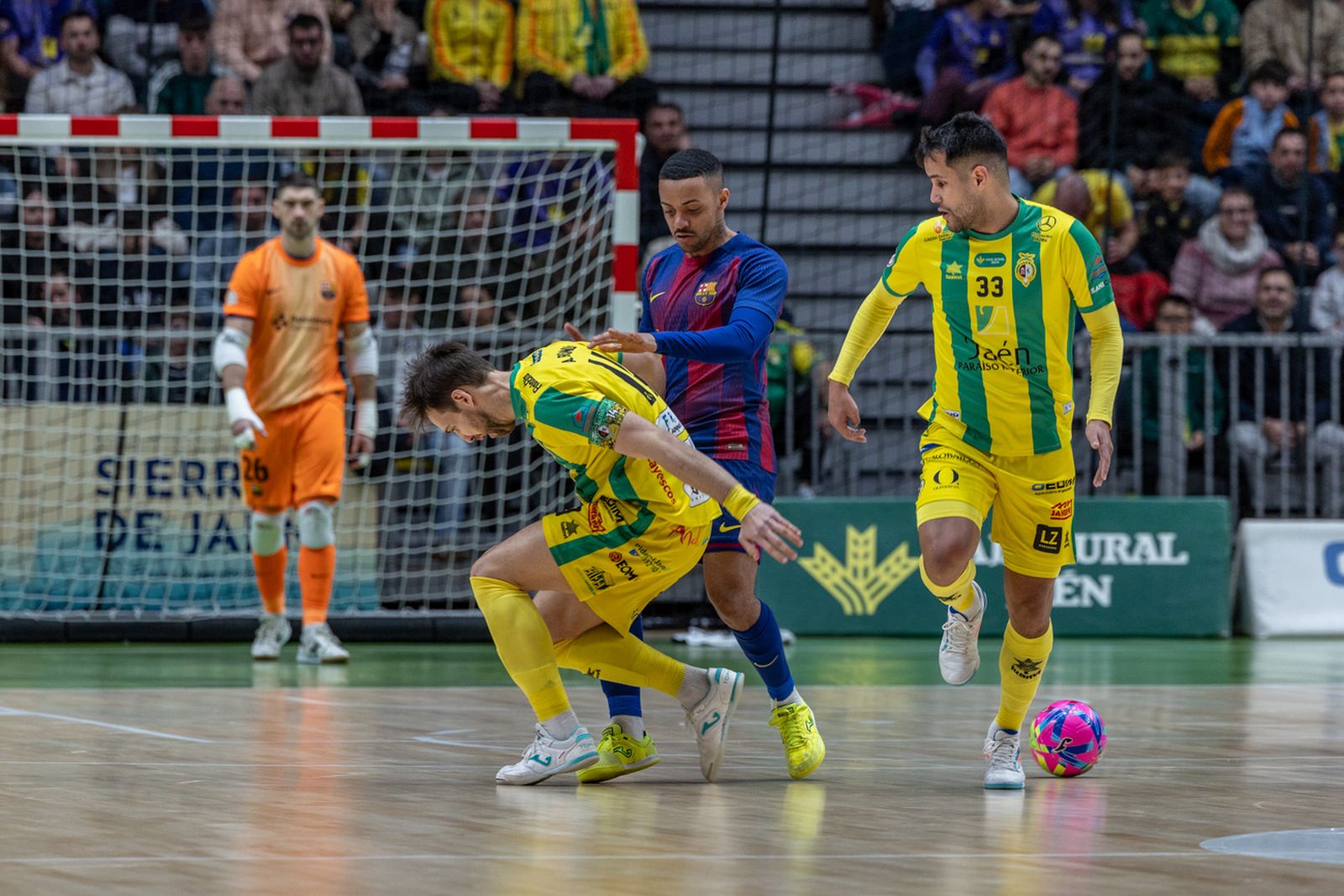 Las mejores imágenes del espectacular encuentro entre Jaén Paraíso Interior FS y Barça (3-3)