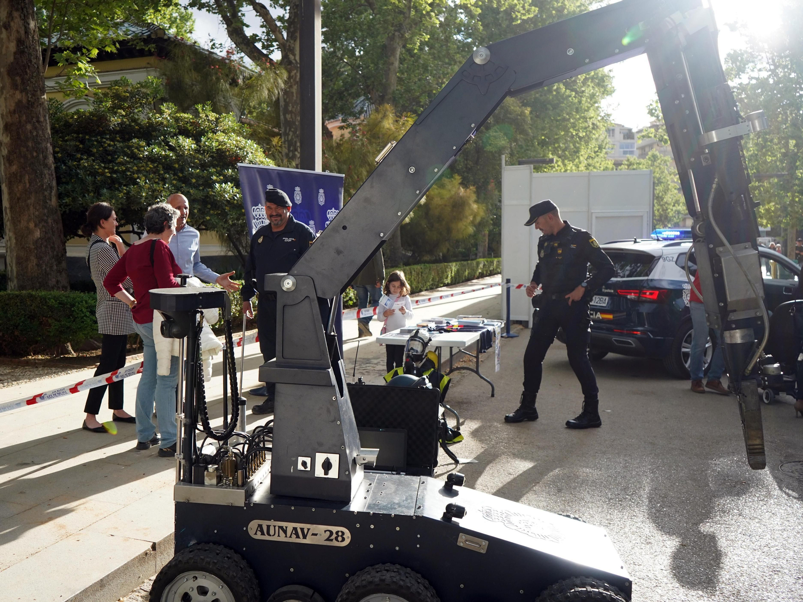 Las mejores fotos de la Noche en Blanco de Granada: del concierto de Xoel López a partidos de baloncesto