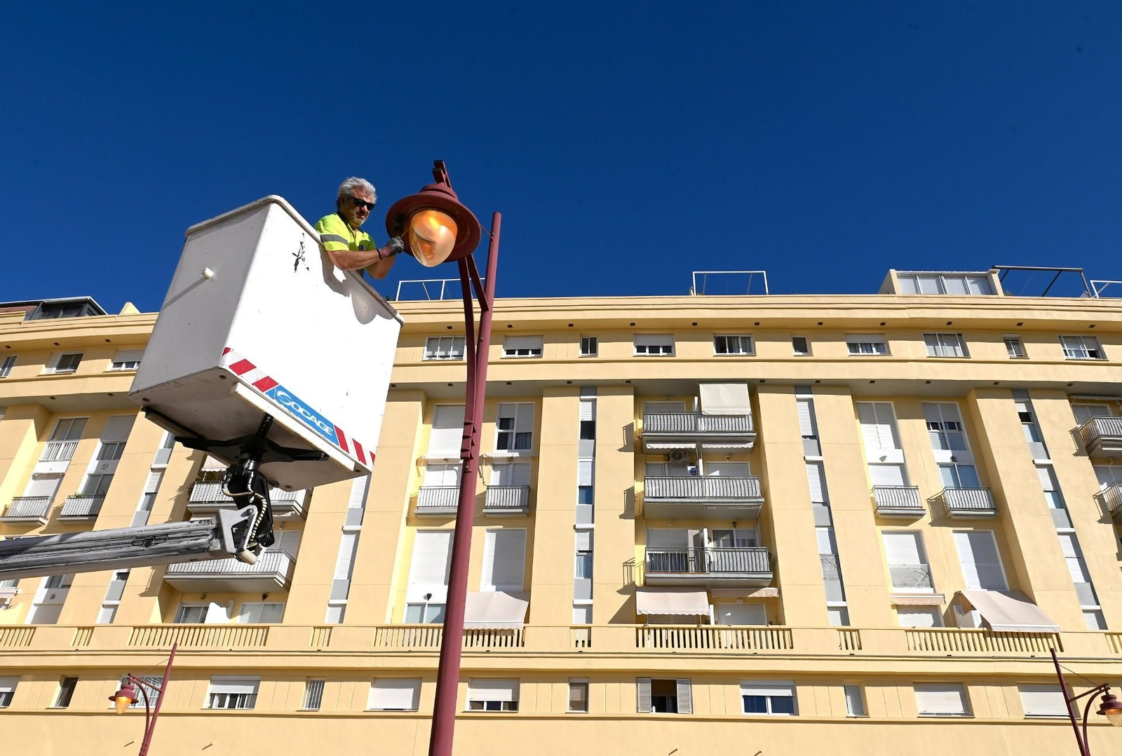 Trabajos para mejorar la iluminación en la calle Circo.