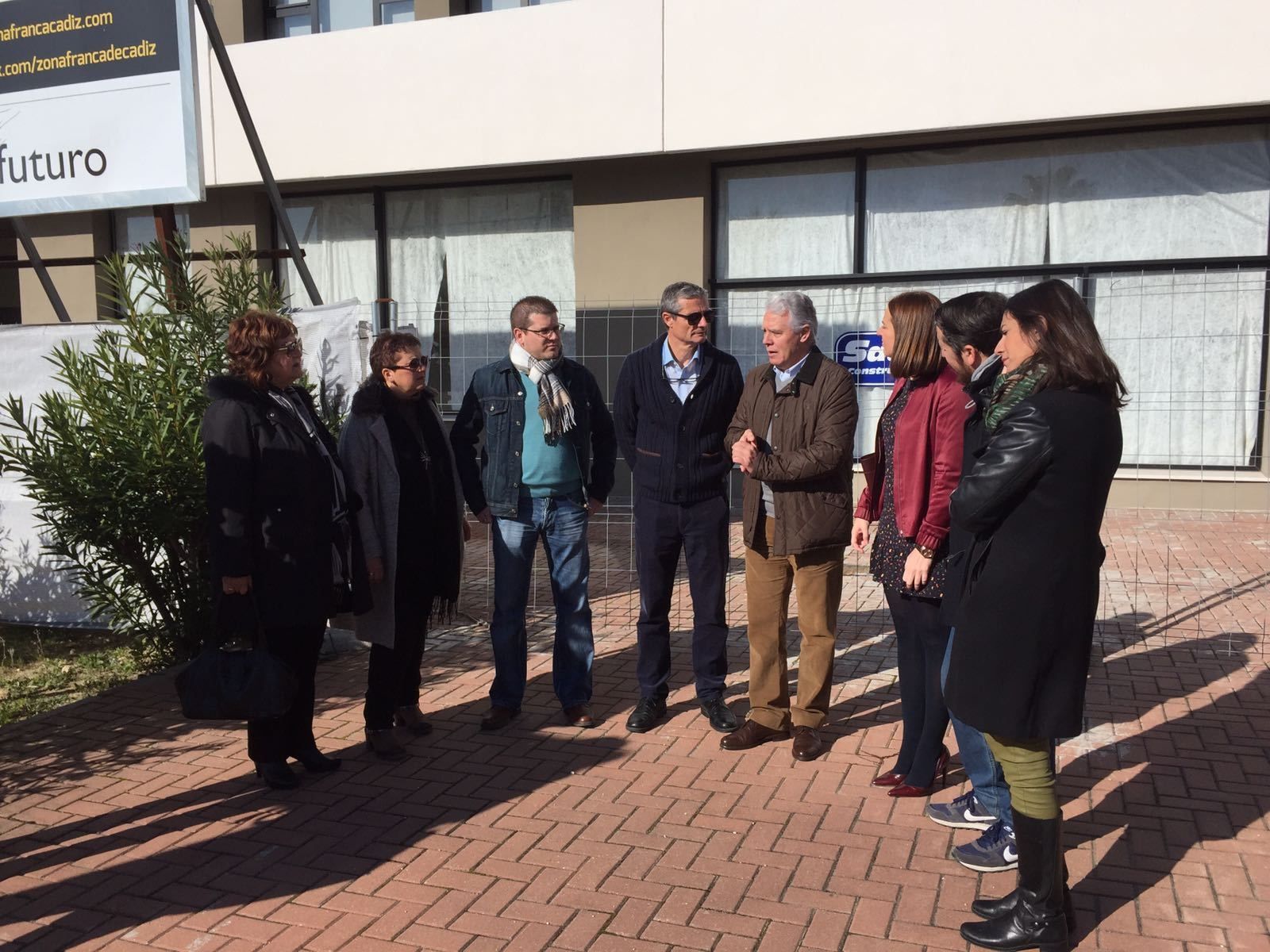 El senador socialista, con parte del equipo de gobierno del PSOE de Arcos.