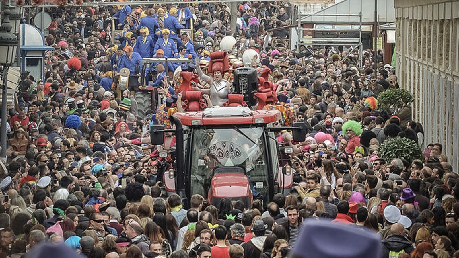 Un carrusel de coros por Plaza de Abastos, en años anteriores.