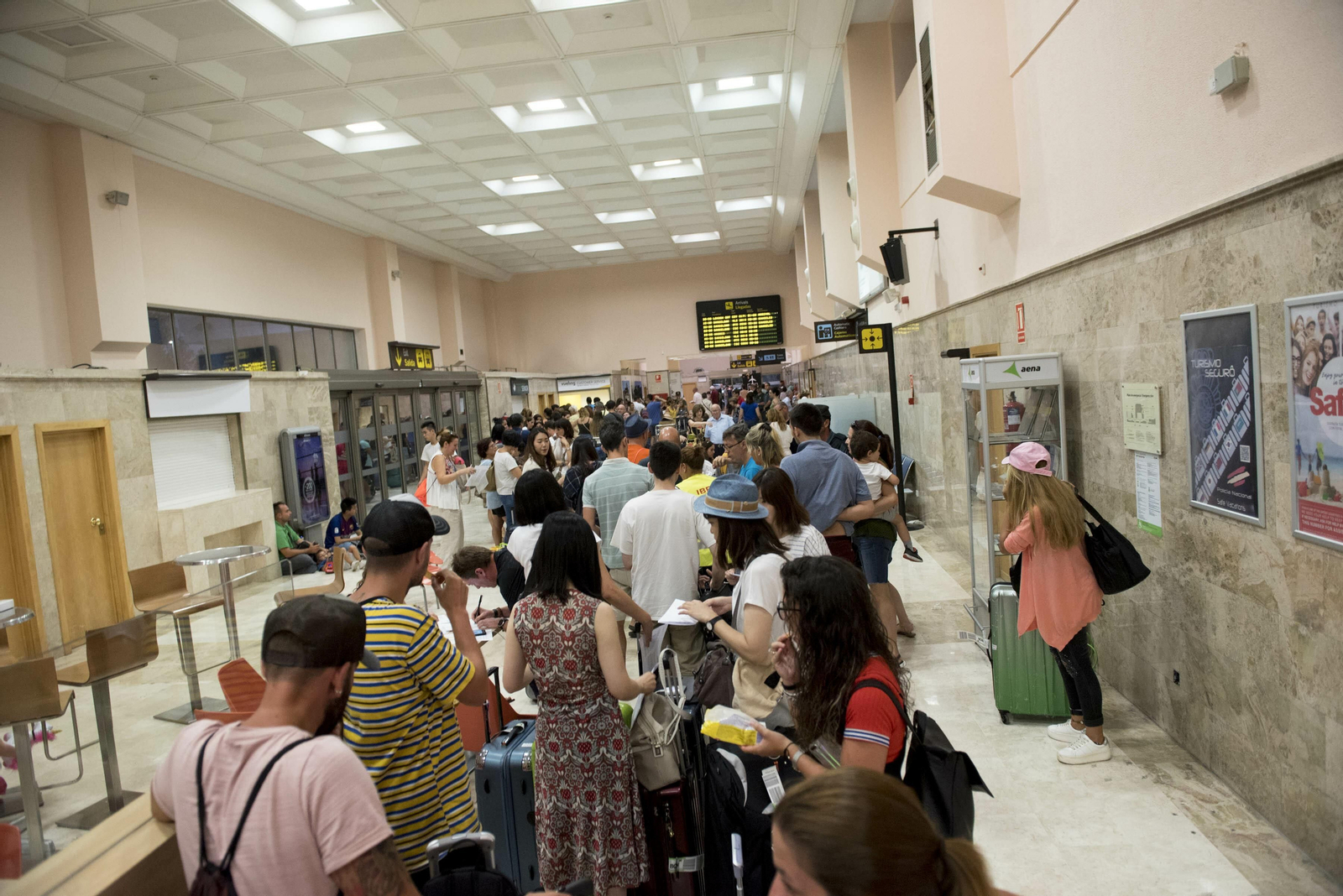 Los retrasos en los vuelos españoles provocan más de 33.000 horas perdidas a los viajeros