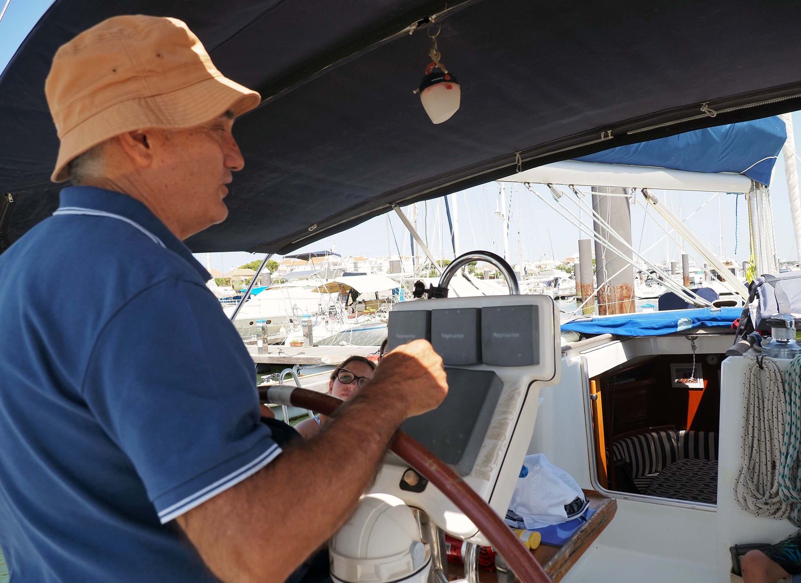 'Navega con Álvaro', la sesión de quimioterapia en Huelva, en imágenes