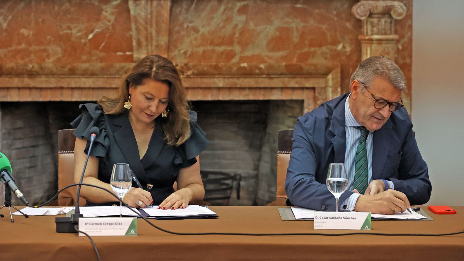 Firma entre La Junta y el sector del vino del plan de futuro para el viñedo en el Consejo Regulador de Jerez