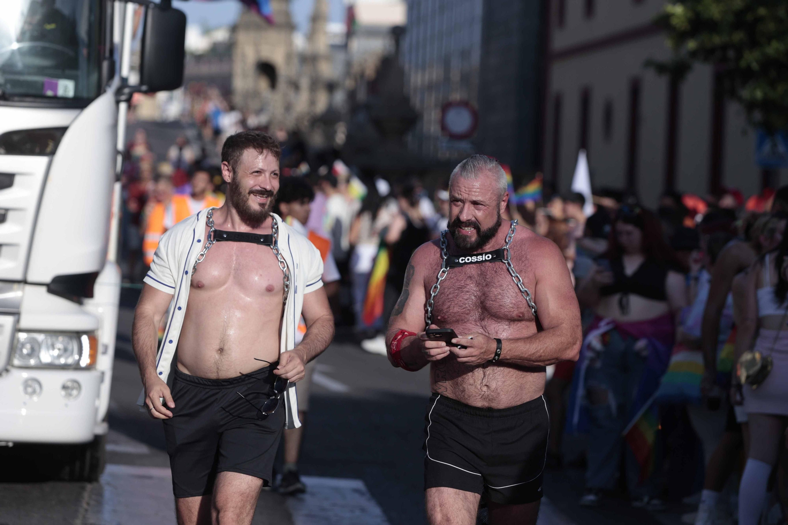 Las imágenes de la cabalgata del Orgullo LGTBI en Sevilla