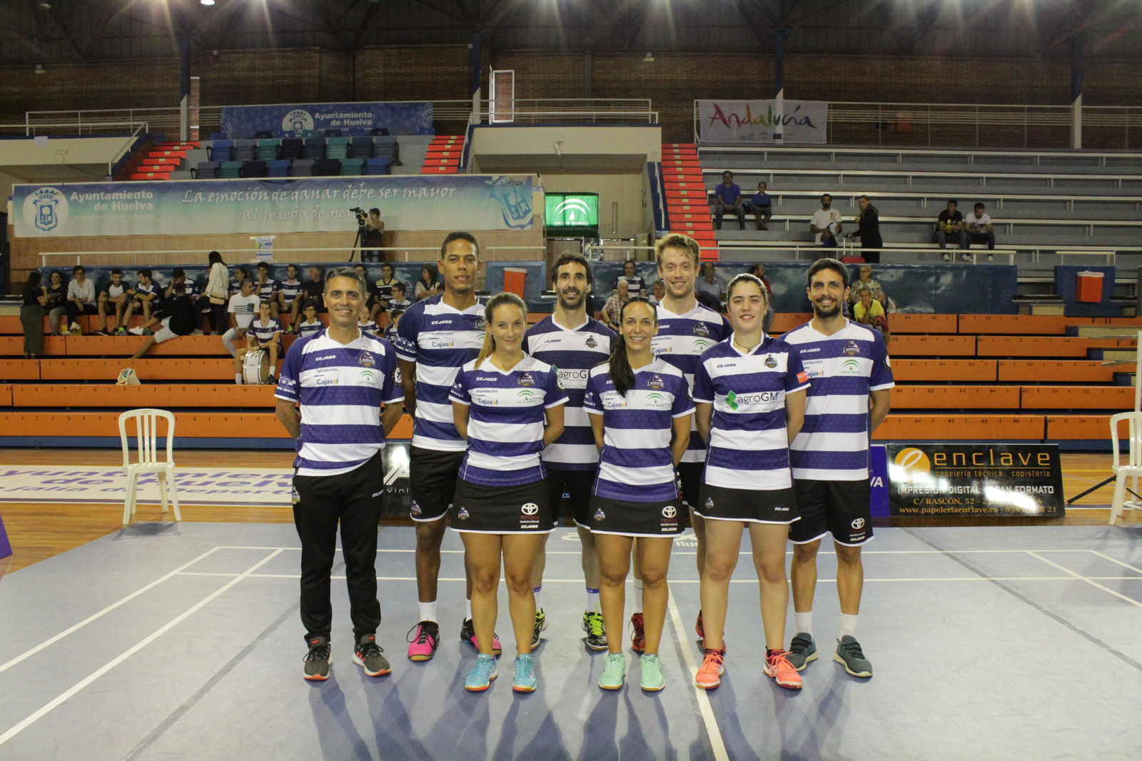 La plantilla del IES La Orden posa en el Andrés Estrada