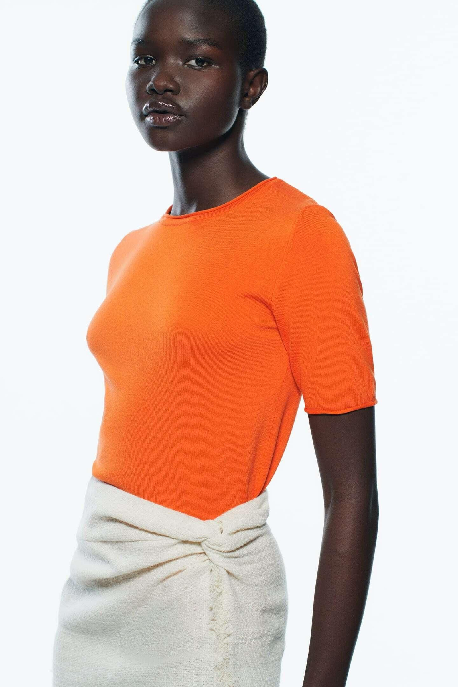 Camiseta naranja de punto de Zara. Camiseta naranja de punto de Zara.