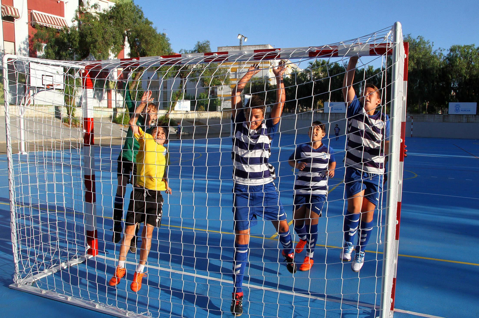 Imágenes de la inauguración de las pistas deportivas de la Paza Andévalo