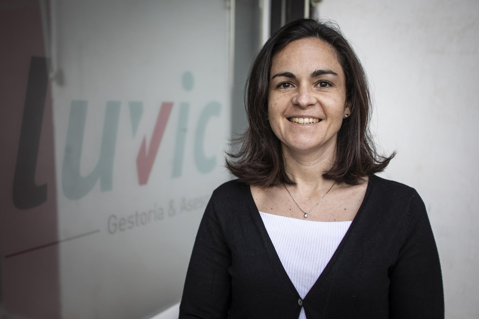 Elisabet Rodríguez, en la sede de la gestoría