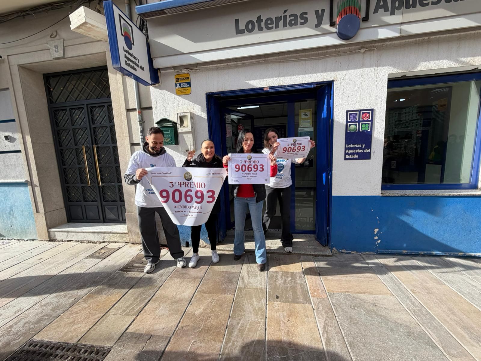 Las imágenes de la euforia en Santa Fe tras los 25 millones que deja la Lotería de Navidad