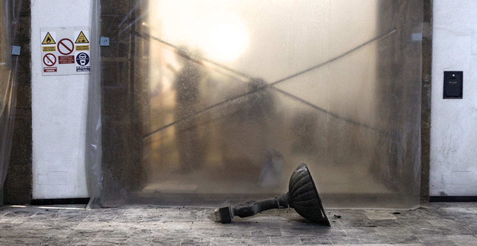 Una pila bautismal en la parroquia de Santa Cruz durante unas obras