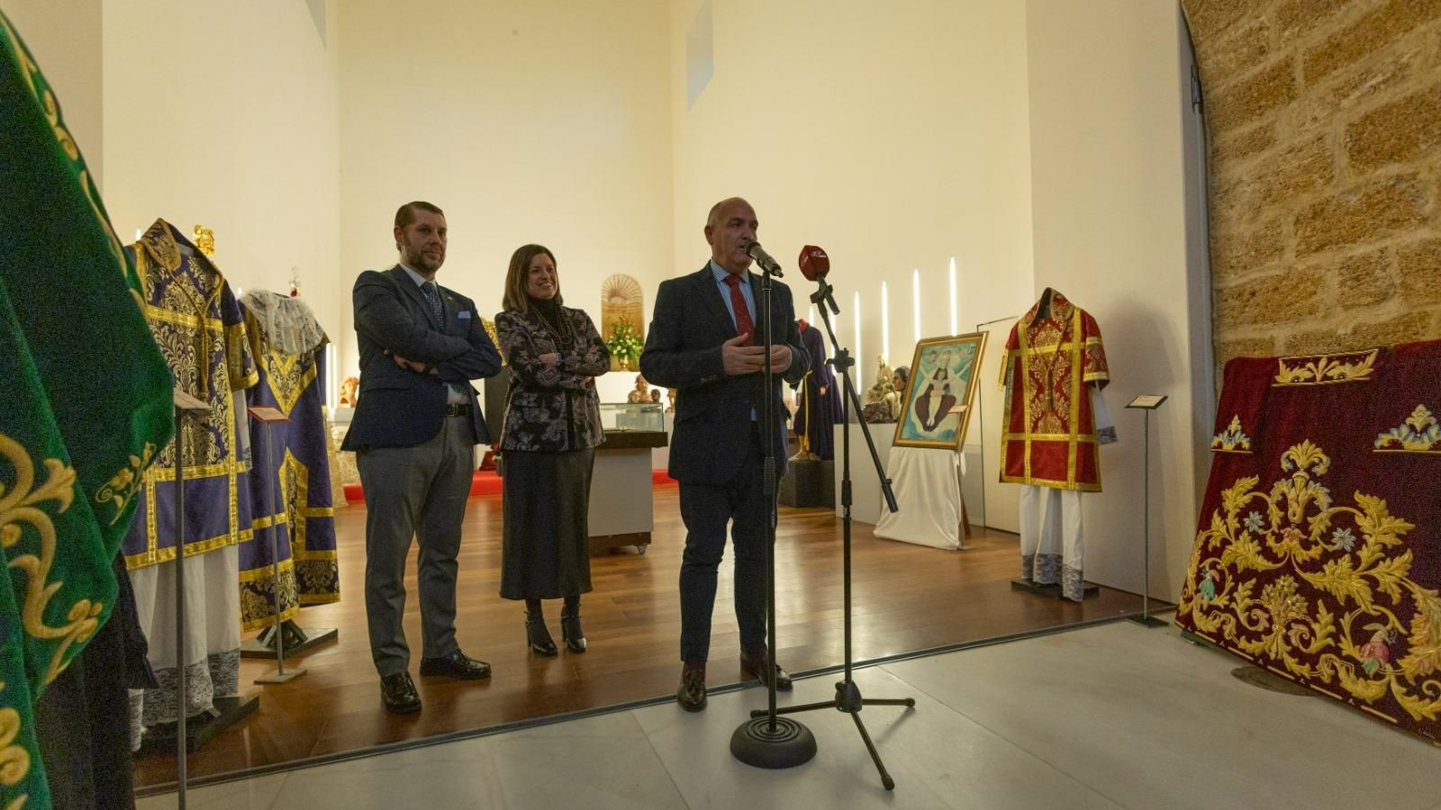 Inaugurada la muestra 'Dei Craft': San Fernando muestra su patrimonio cofrade
