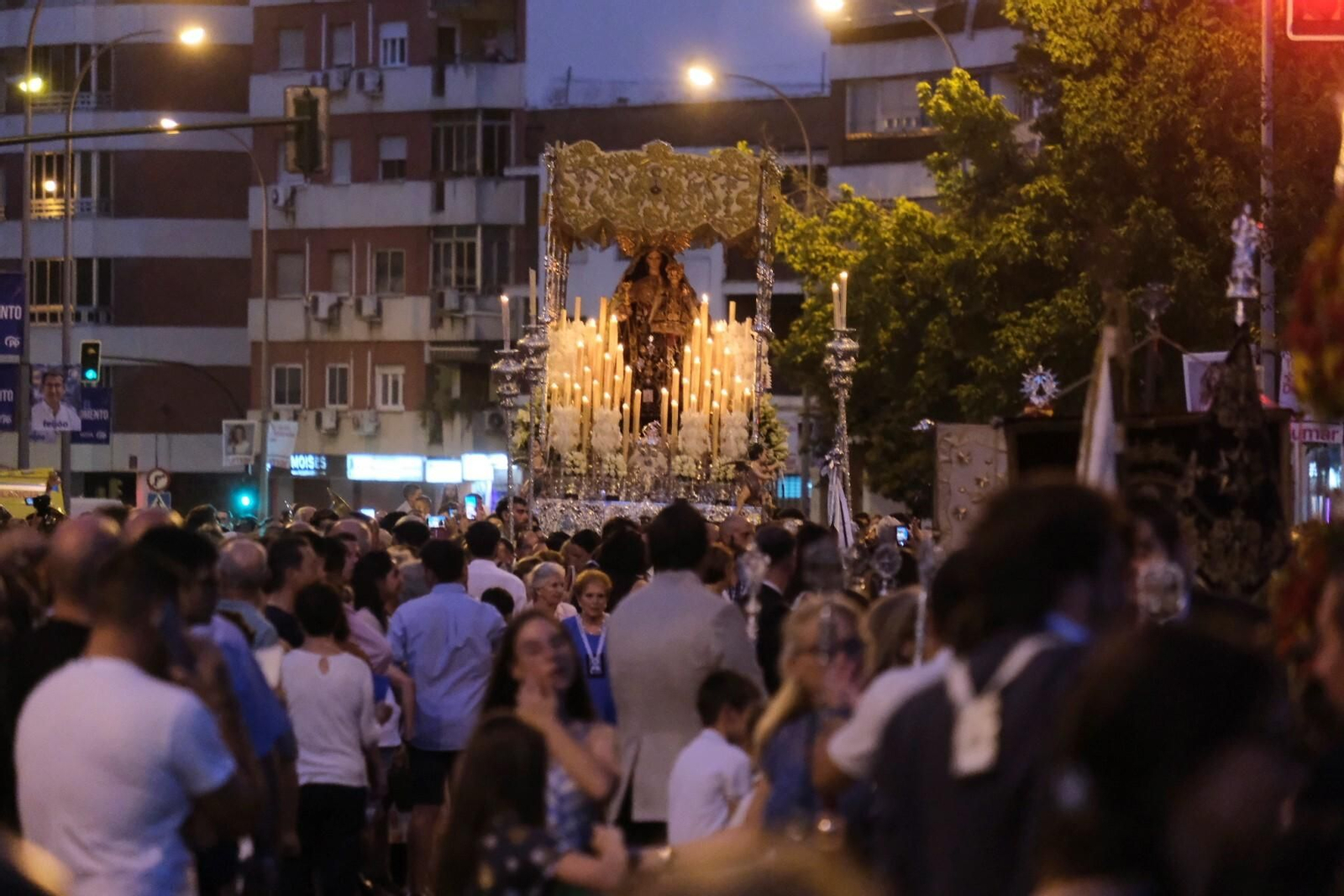 La procesión de la Virgen del Carmen de San Cayetano de Córdoba, en imágenes