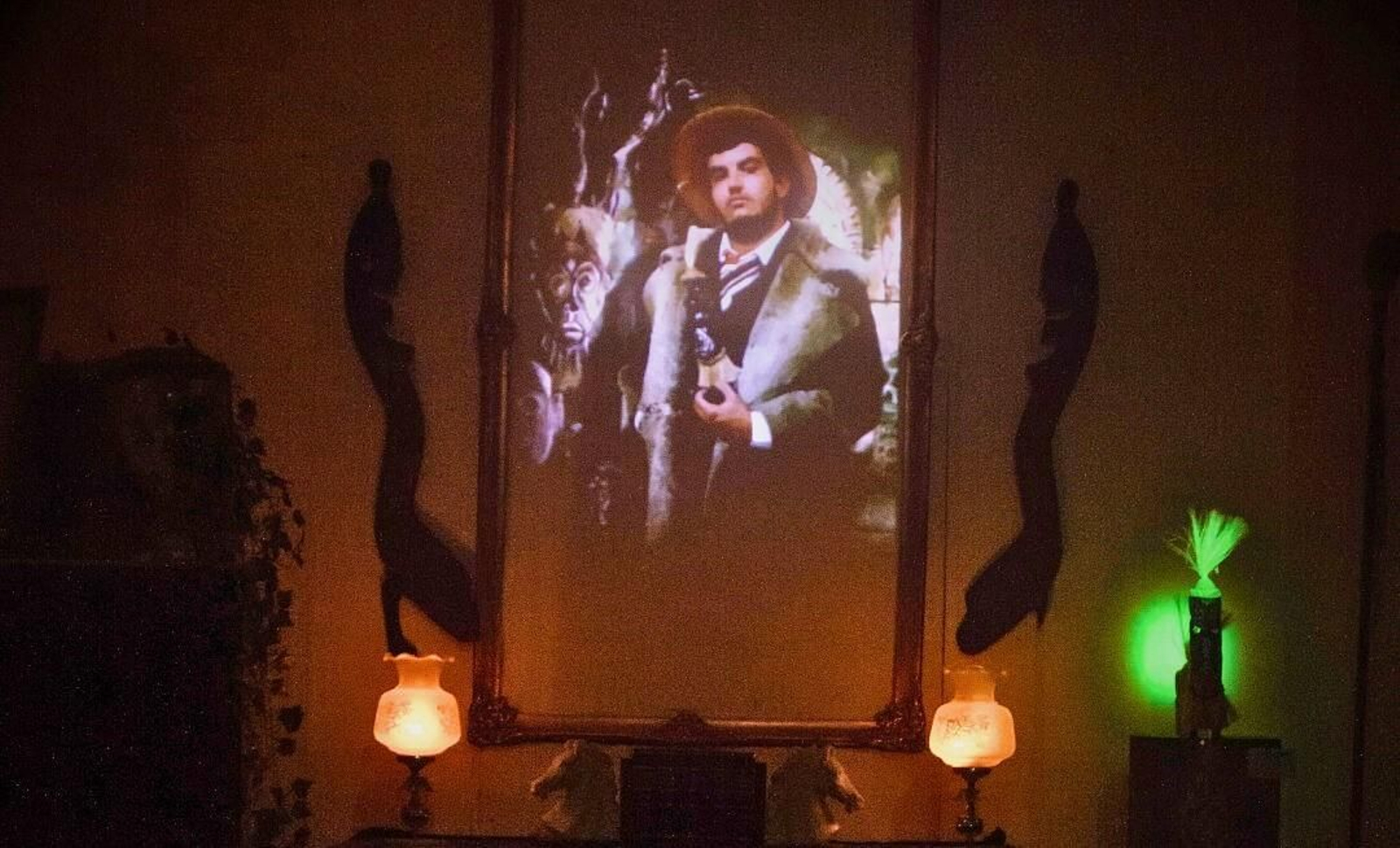 El misterio y los acertijos se unen en este divertido juego por las calles de Linares.