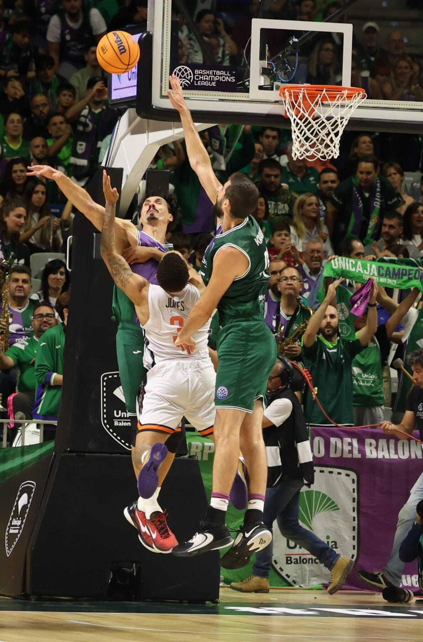 El Unicaja-Le Mans, en fotos