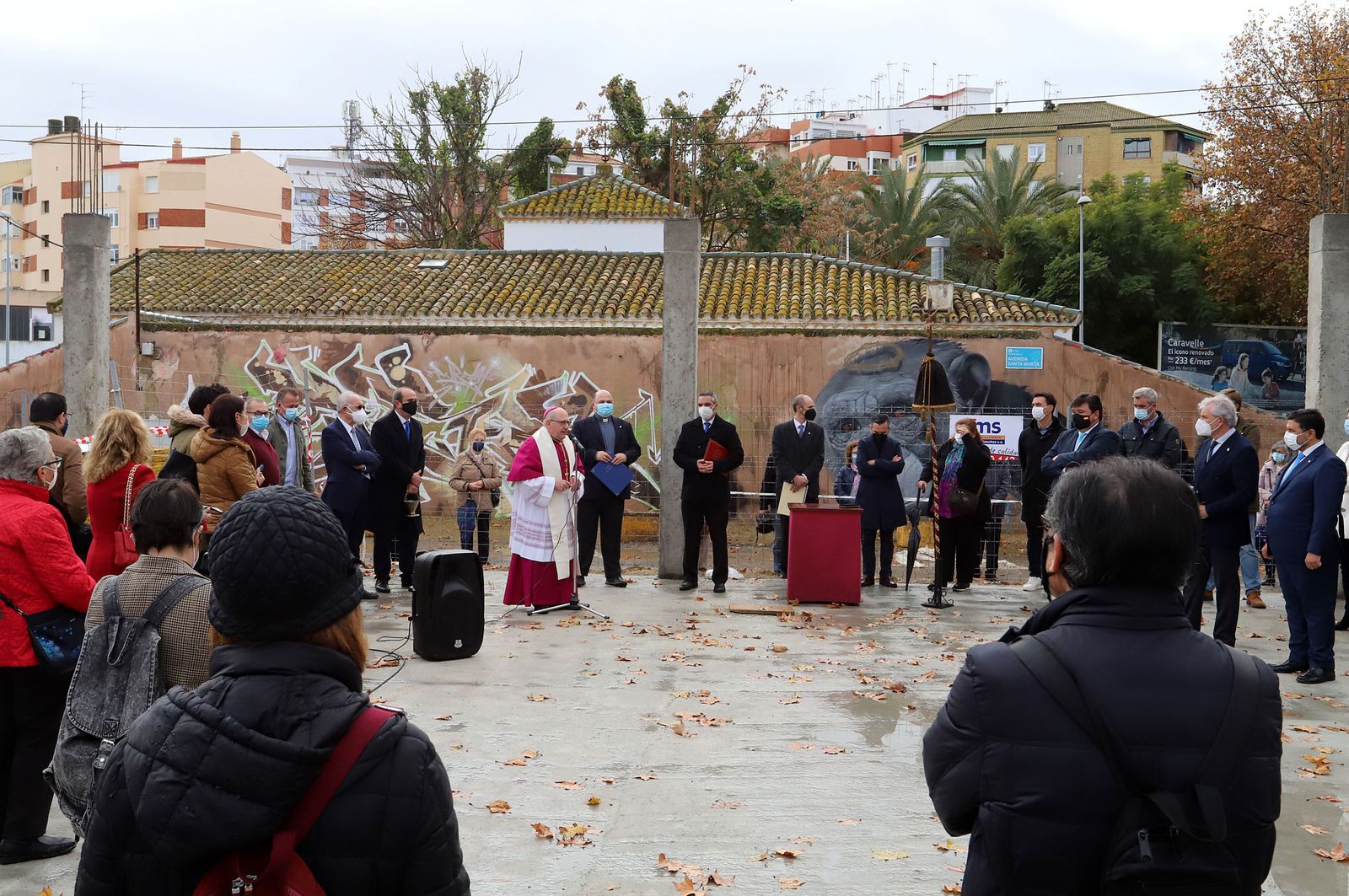 El Obispo de Huelva, Santiago Gómez, coloca la primera piedra de la nueva parroquia de Cristo Sacerdote, en imágenes