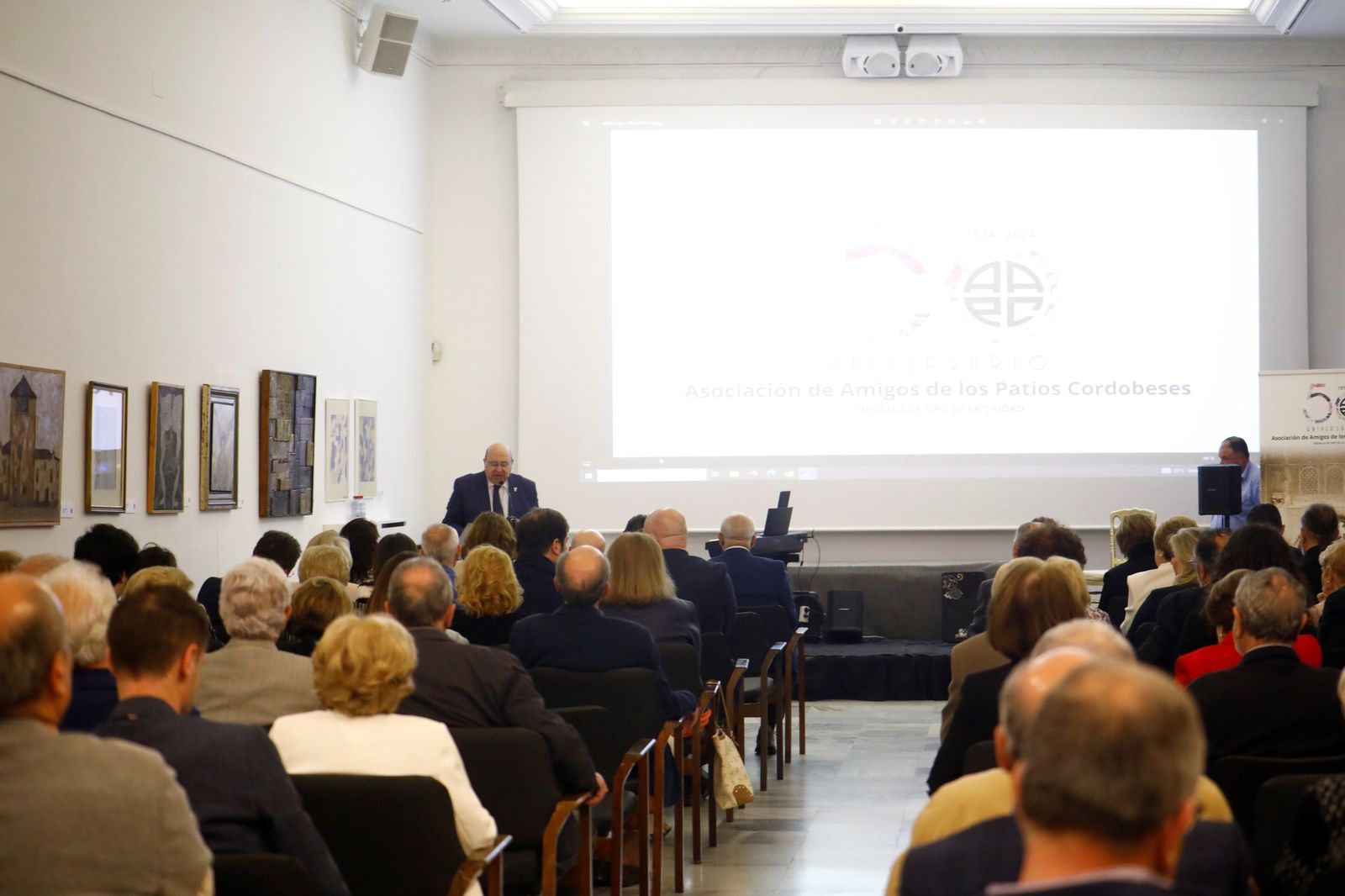 La Asociación de Amigos de los Patios Cordobeses homenajea a sus socios por su 50 aniversario