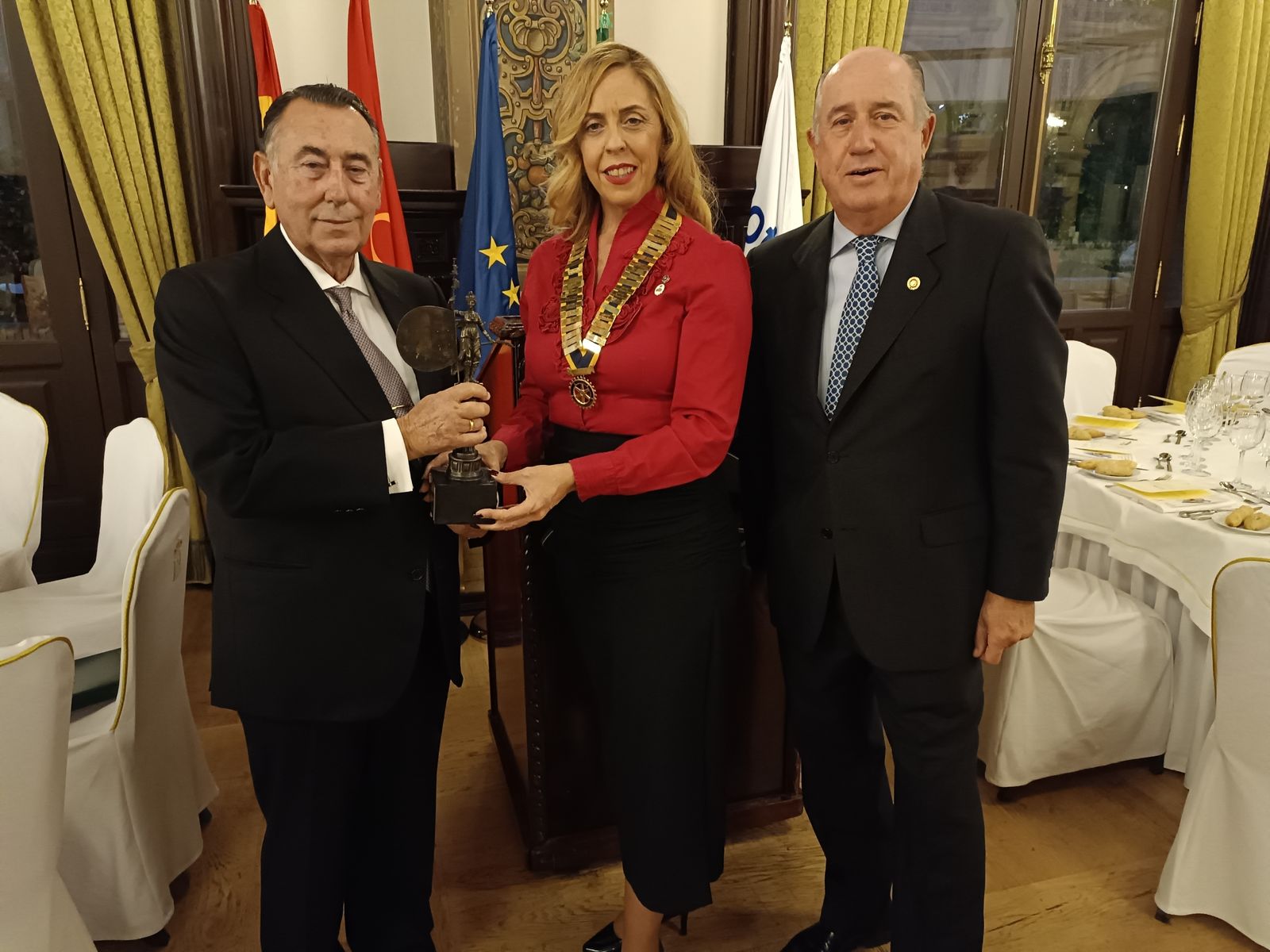 Entrega del galardón a Antonio Gallego Jurado.