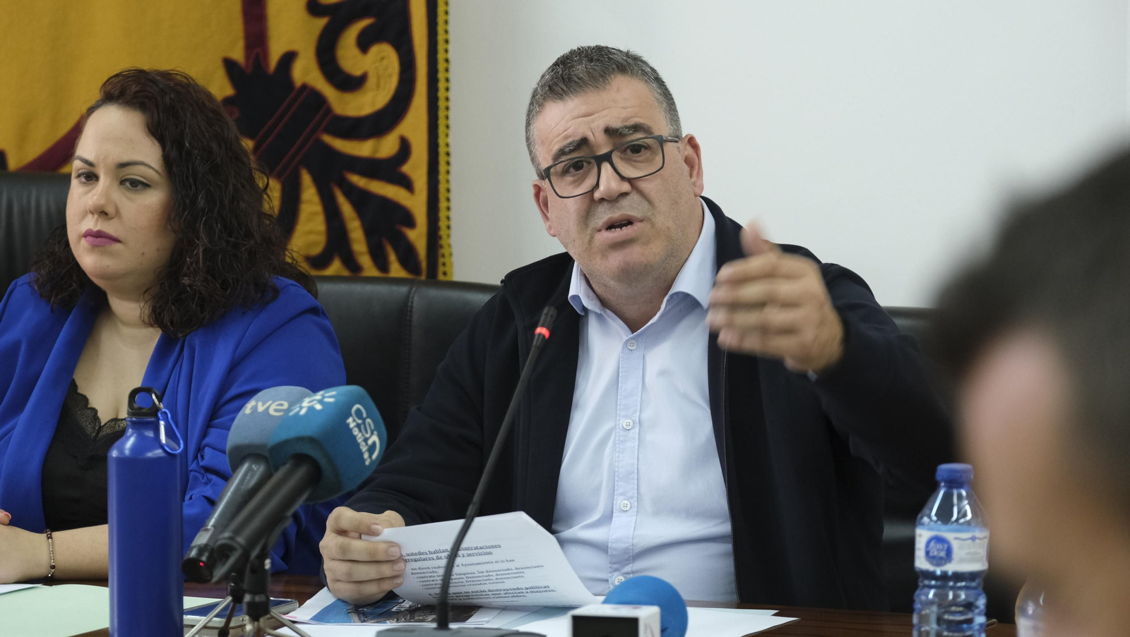 Las imágenes de la moción de censura en el Ayuntamiento de Carboneras