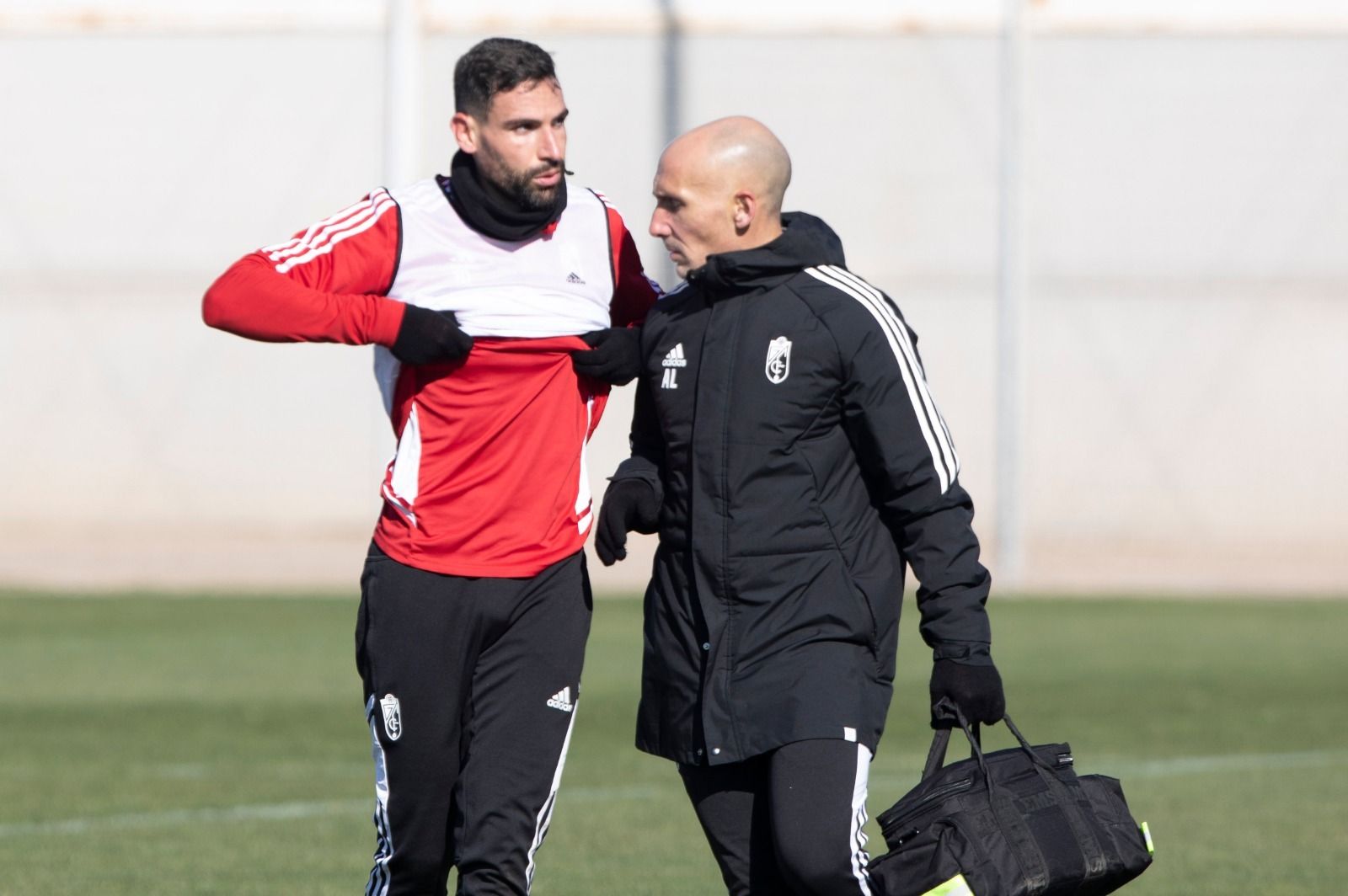 Así fue el encontronazo entre Antonio Puertas y Jonathan Silva en el entrenamiento del Granada CF