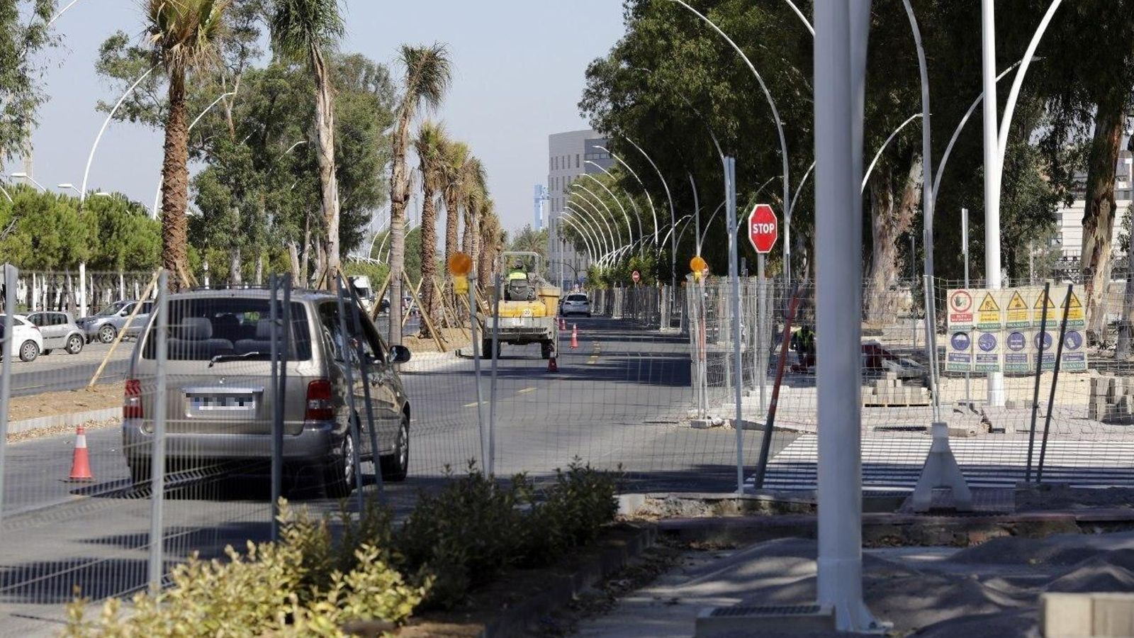 Estado actual de la avenida Francisco Montenegro en su tramo más próximo al estadio.