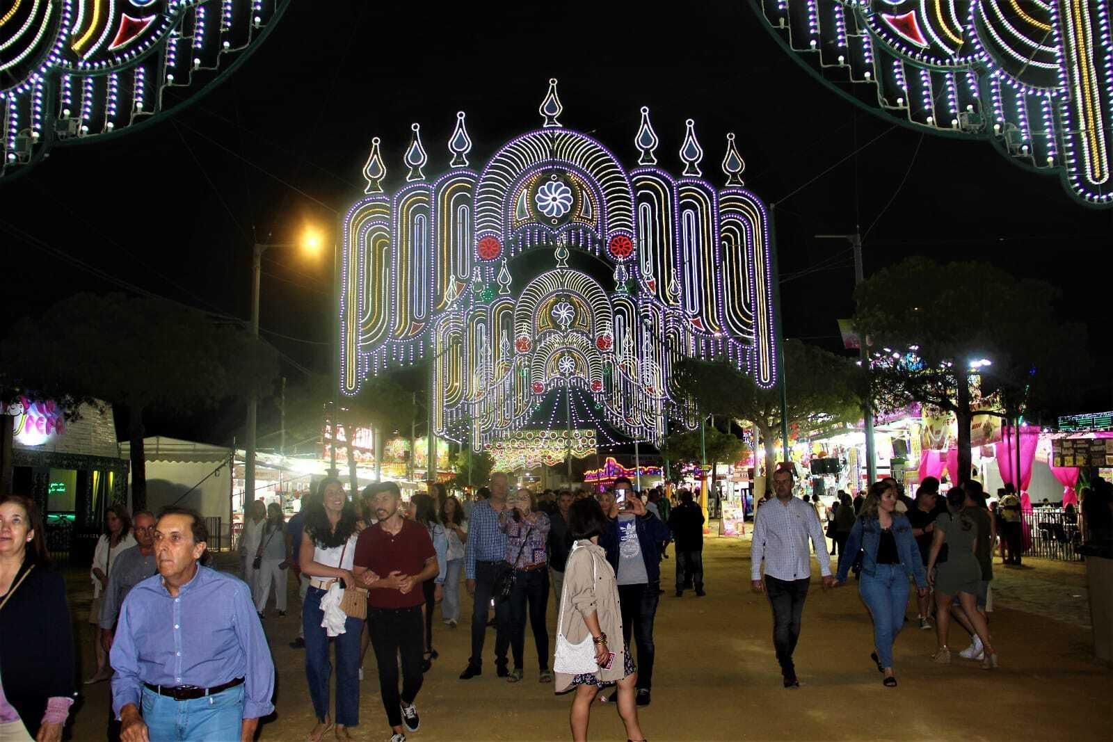 Feria de Chiclana 2023: Las imágenes de la noche de inauguración y el alumbrado