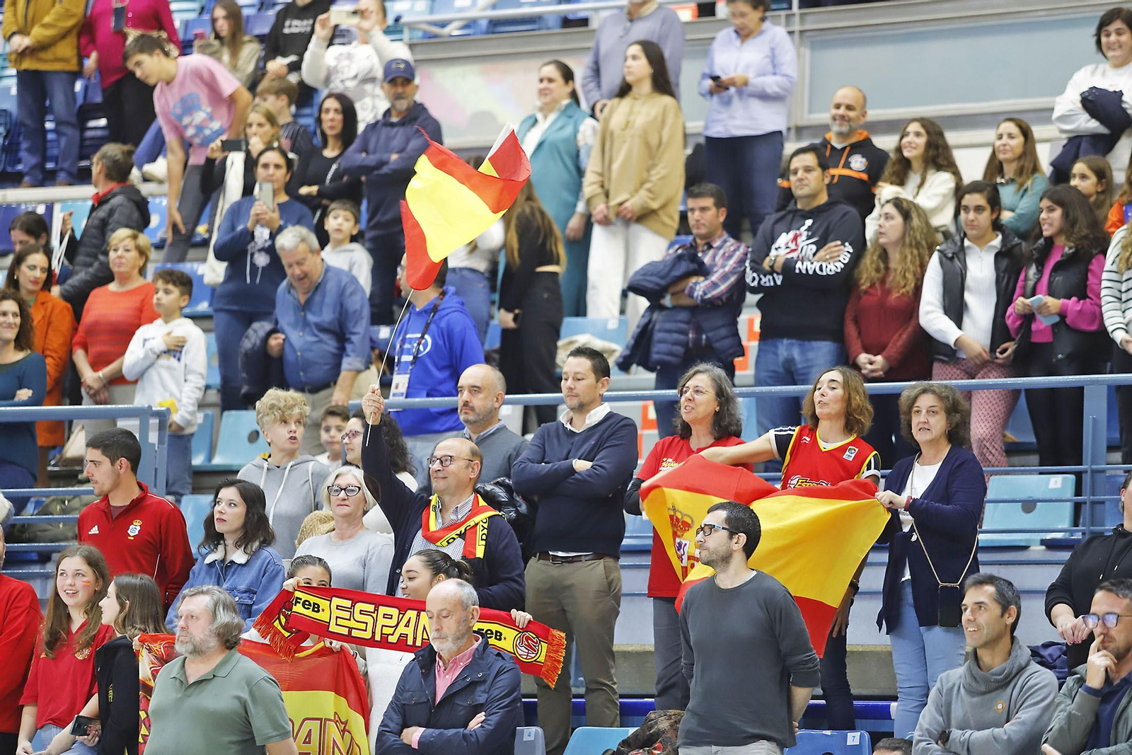 Ambiente en las gradas en el partido de la selección Española femenina de baloncesto contra Islnadia