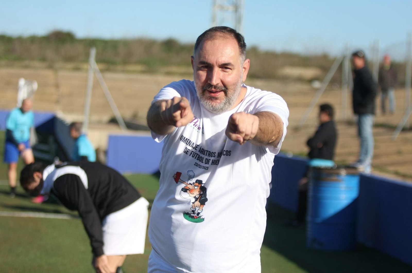 Imágenes del partido homenaje a los árbitros históricos de fútbol de Huelva