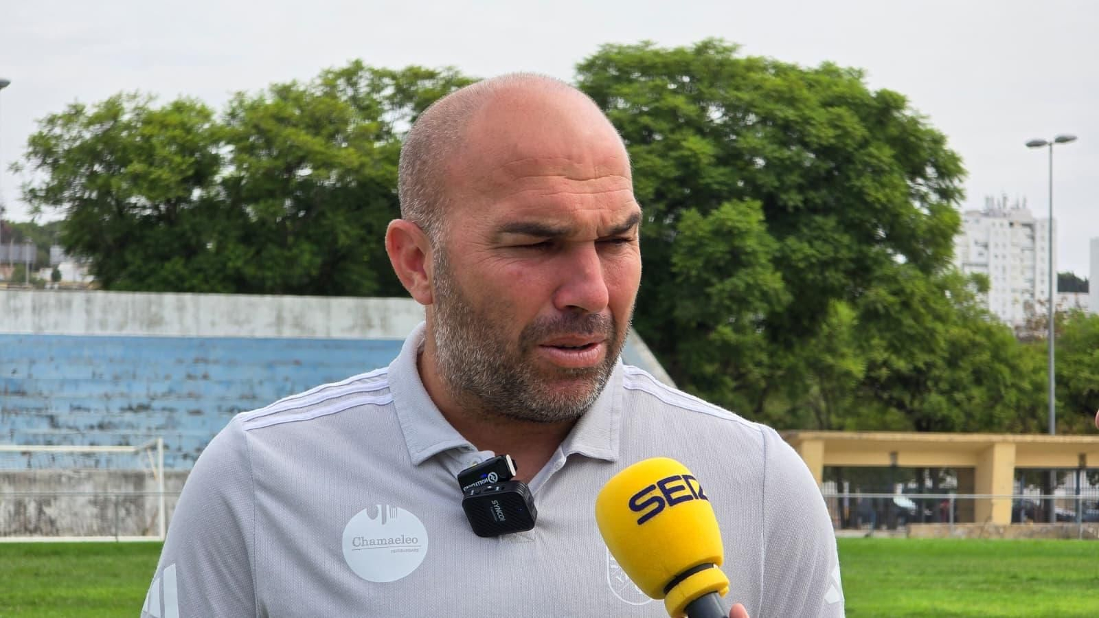 Diego Galiano atiende a los medios en el Pedro Garrido. Diego Galiano atiende a los medios en el Pedro Garrido.