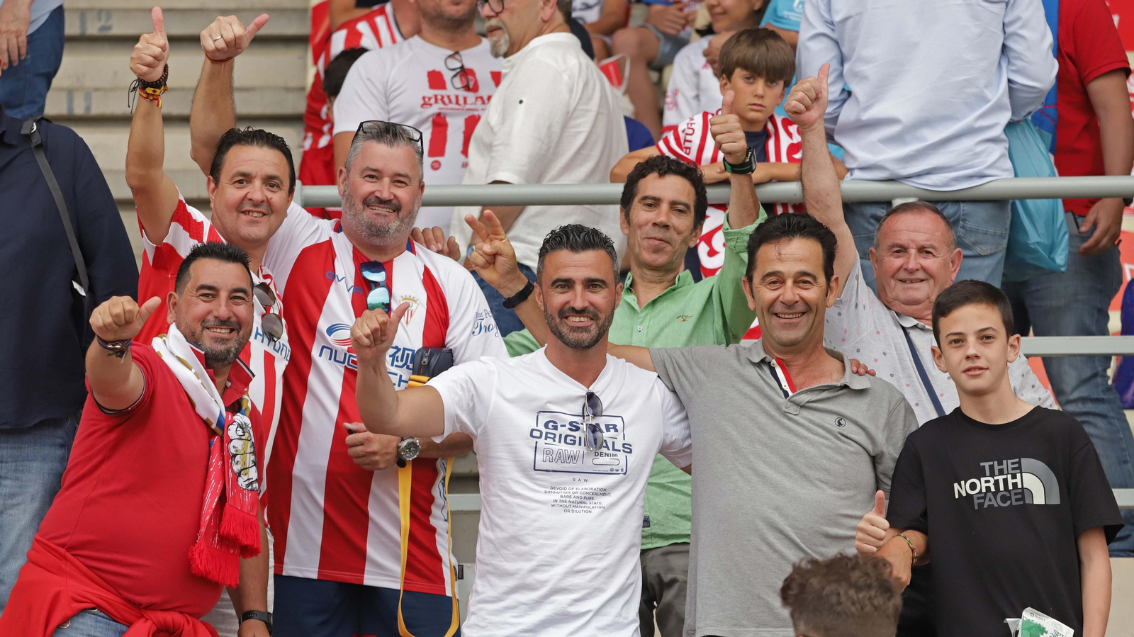Fotos de la afición del Algeciras CF en el Nuevo Mirador