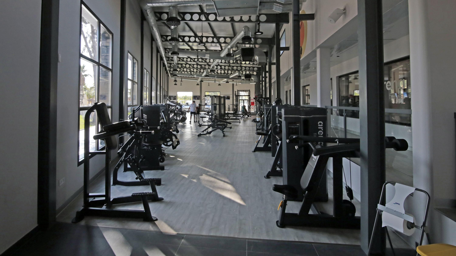 Alcaldesa visita Arena Fitness y Arena Village