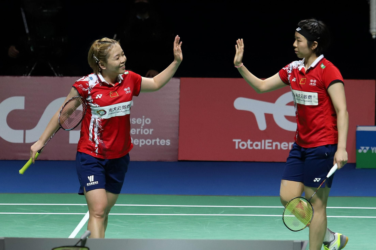 Huelva 2021: final doble femenina CHEN Qing Chen, JIA Yi Fan-LEE Sohee,SHIN Seungchan. Mundial de Bádminton Huelva´21