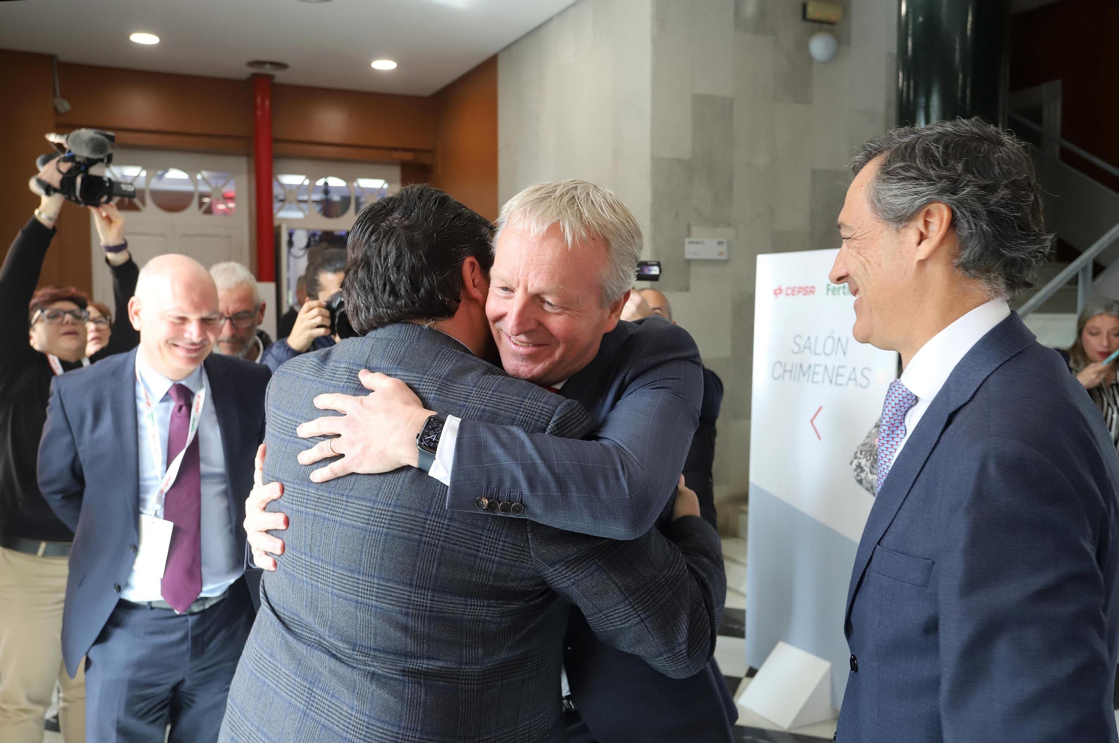 Imágenes de la firma del acuerdo entre Cepsa y Fertiberia para implantar el anillo de hidrógeno verde en Huelva