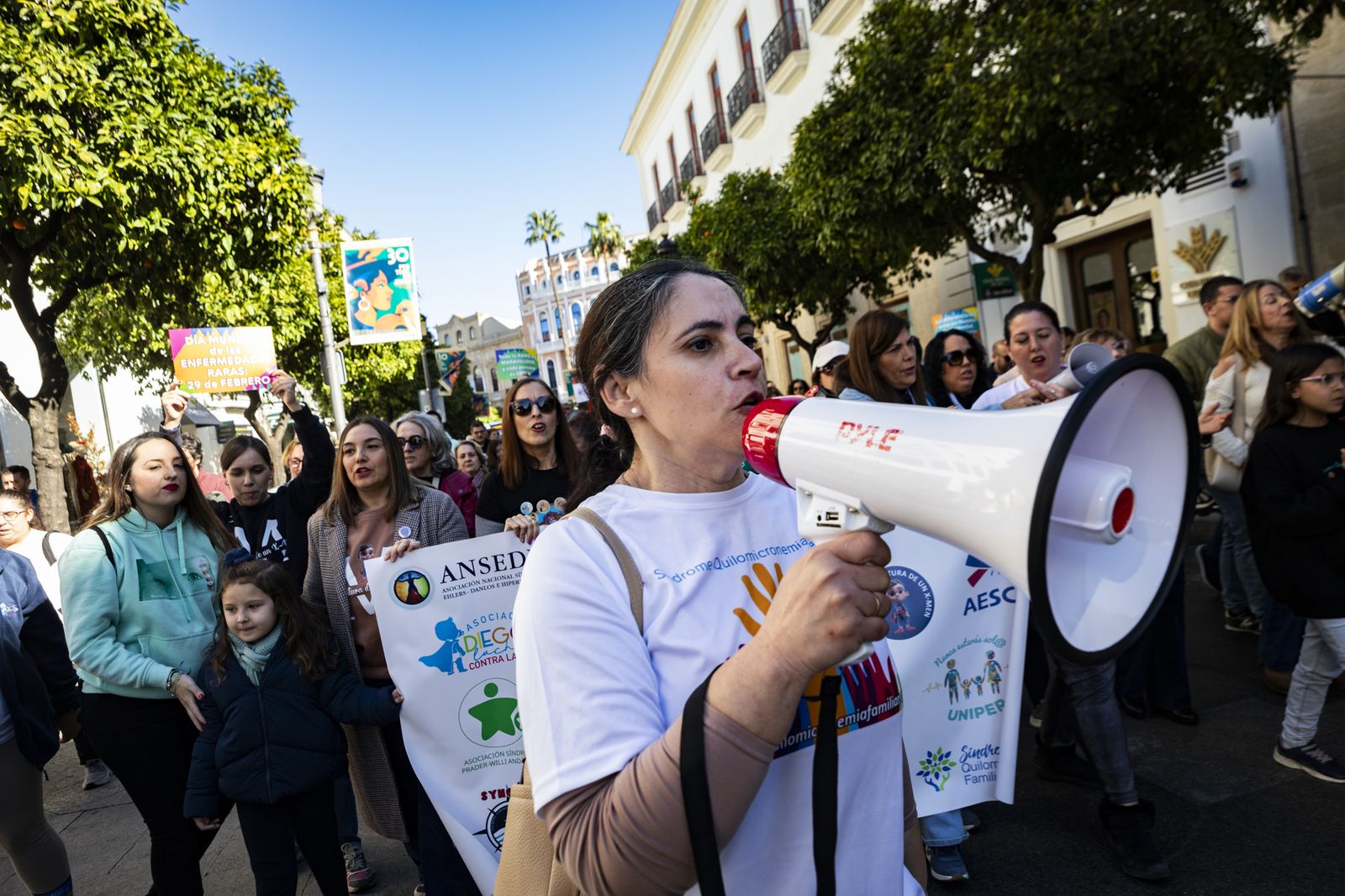 Imágenes de la marcha solidaria de las asociaciones de enfermedades raras en Jerez