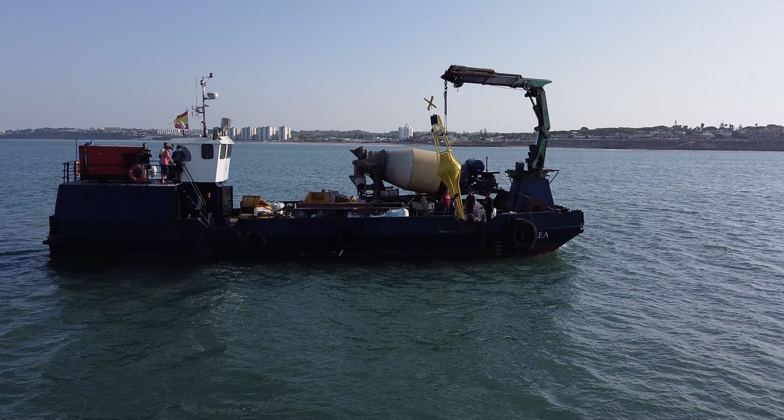 Una imagen de la boya fondeada frente a la playa de Santa Catalina.