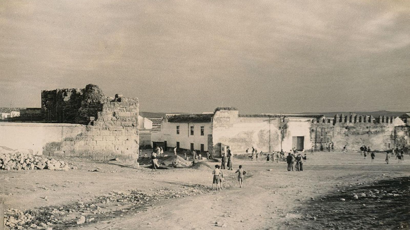 Puerta de Sevilla. Ladis, 1950.