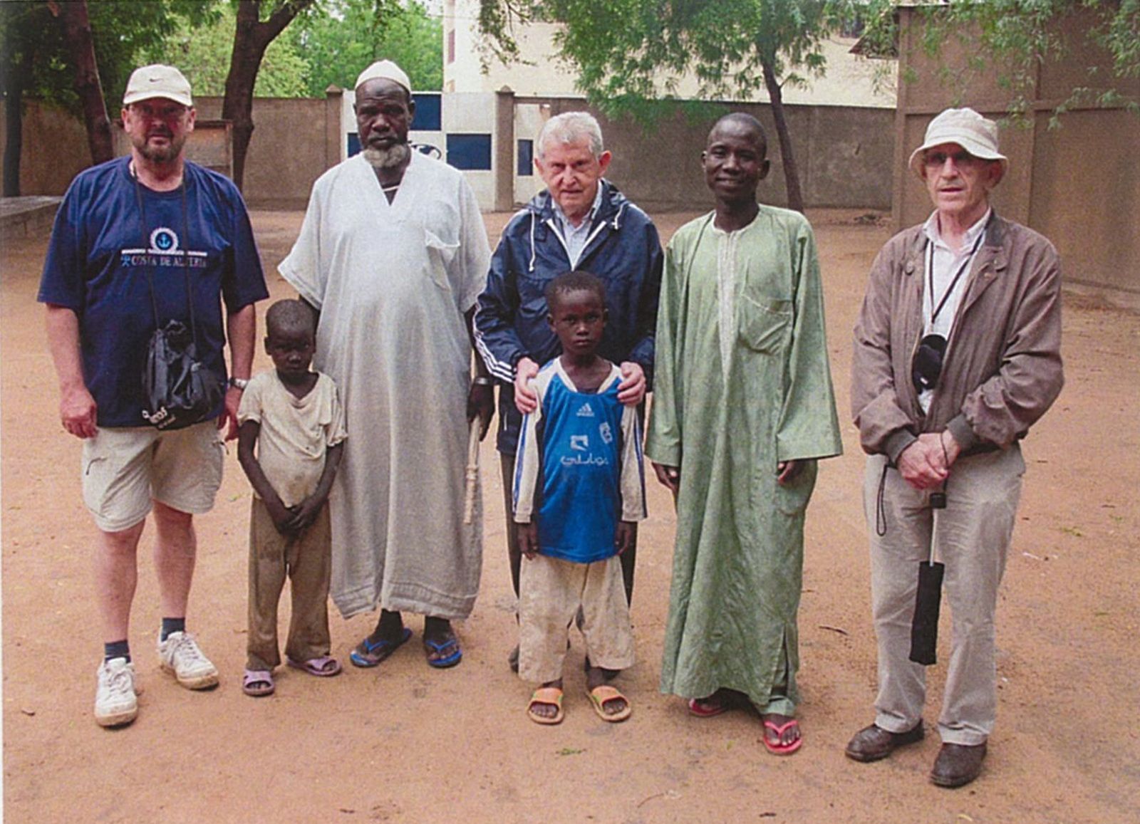 Sacerdote, misionero, benefactor