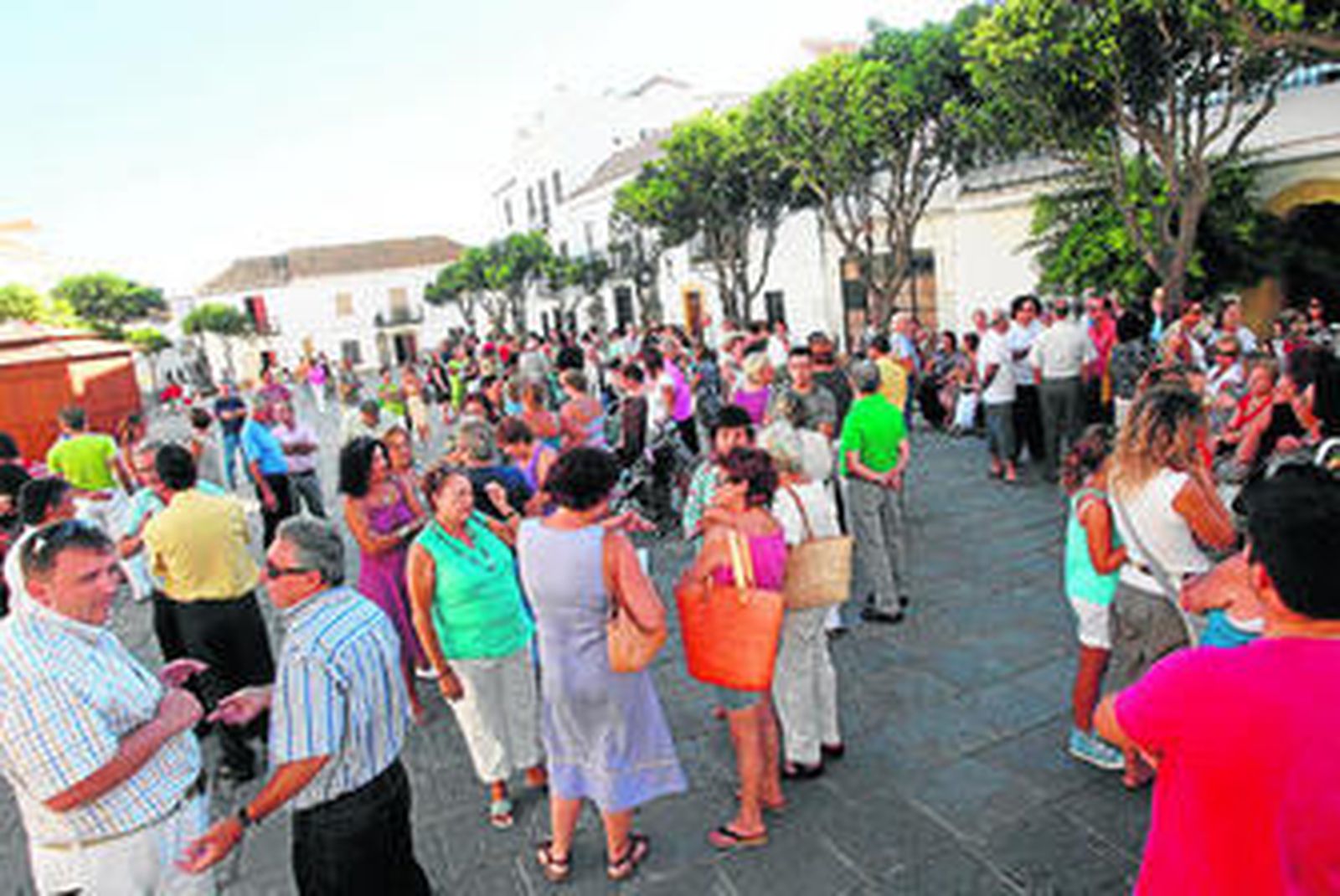 Ciudadanos concentrados en la Plaza de Armas en defensa de la Universidad Popular, el pasado jueves.