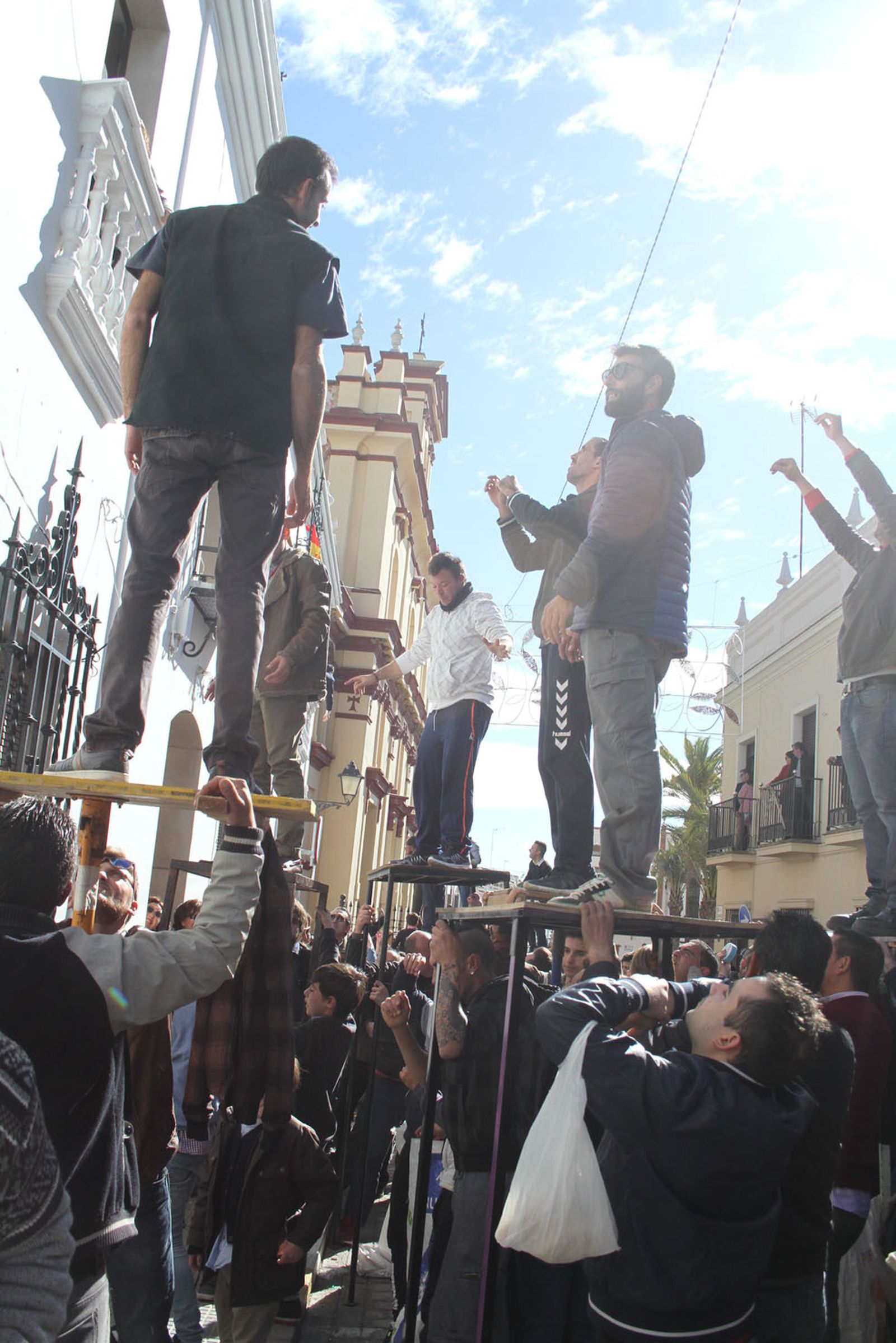 Imágenes de las tiradas en honor a San Antonio Abad en Trigueros